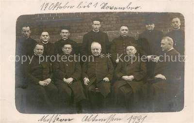 Altenessen Mission Altenessen Gruppenaufnahme mit Pfarrer Dr Kreutzer und Kaplan