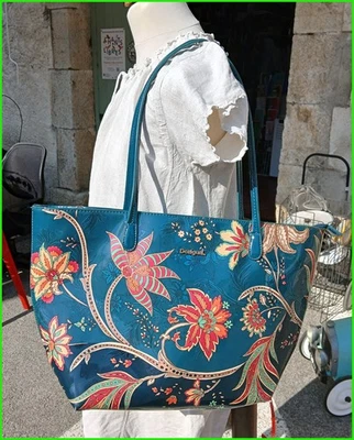 Sac à main à l'épaule de marque " Desigual " - Photo 1/4