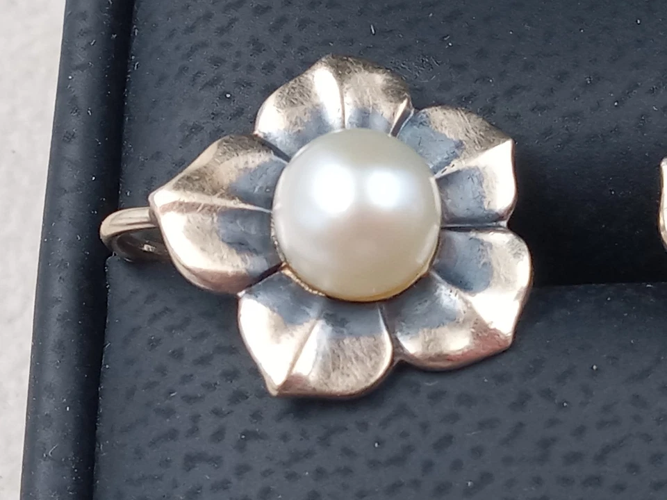Symmetalic Sterling Silver & 14K Screw Back Earrings w. Pearl Setting in Flowers - Image 4 of 4