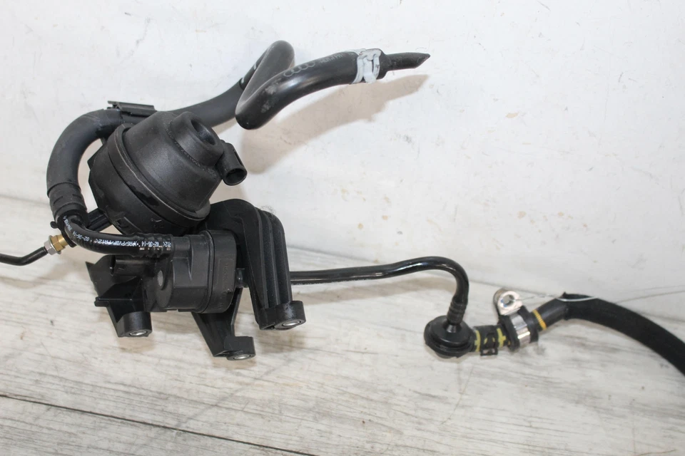 Piezas de inyección de combustible diversas AUDI S8 13 14 15 16 17 Foto 3 de 4