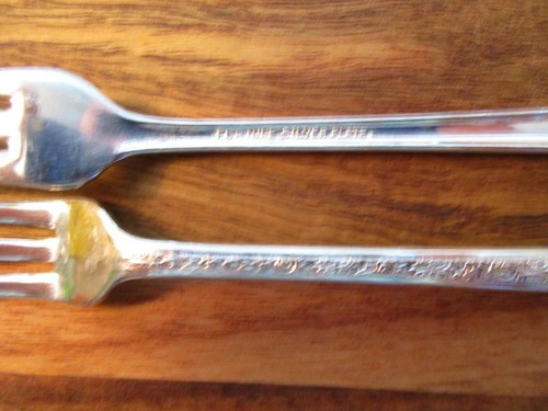 Pair / 2 1932 Wallace Silverplate " Fortune " Floral Pattern Seafood Forks L@@K! - Picture 7 of 9