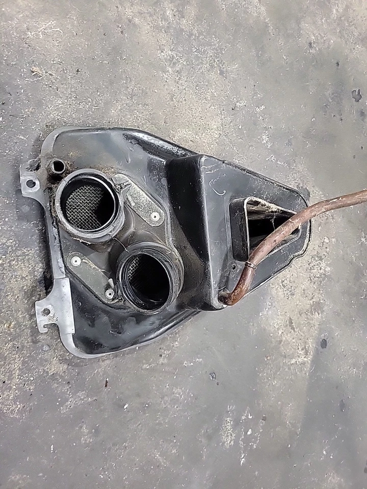 1985 1986 Honda Vt1100c Vt1100 Vt Shadow Air Cleaner Box - Image 4 of 4