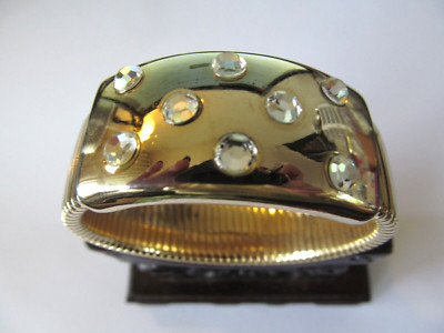 GOLD PLATED w/EIGHT CRYSTALS DESIGNED FRONT PANEL EXPANDABLE BANGLE BRACELET