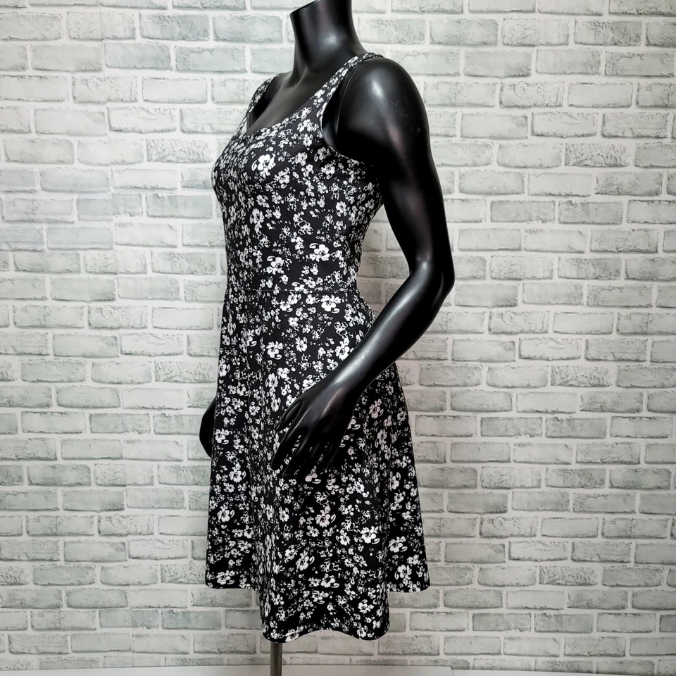 Vestido sin mangas floral blanco negro Lole para mujer S UPF50+ que absorbe la humedad secado rápido Foto 3 de 4