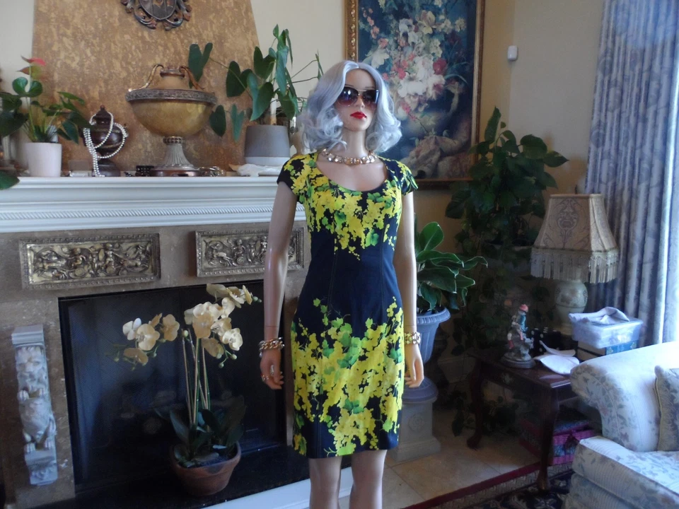 Vestido Vaina Blumarine Negro con Estampado Floral Amarillo Línea A Talla IT 44- US 8 Foto 2 de 4