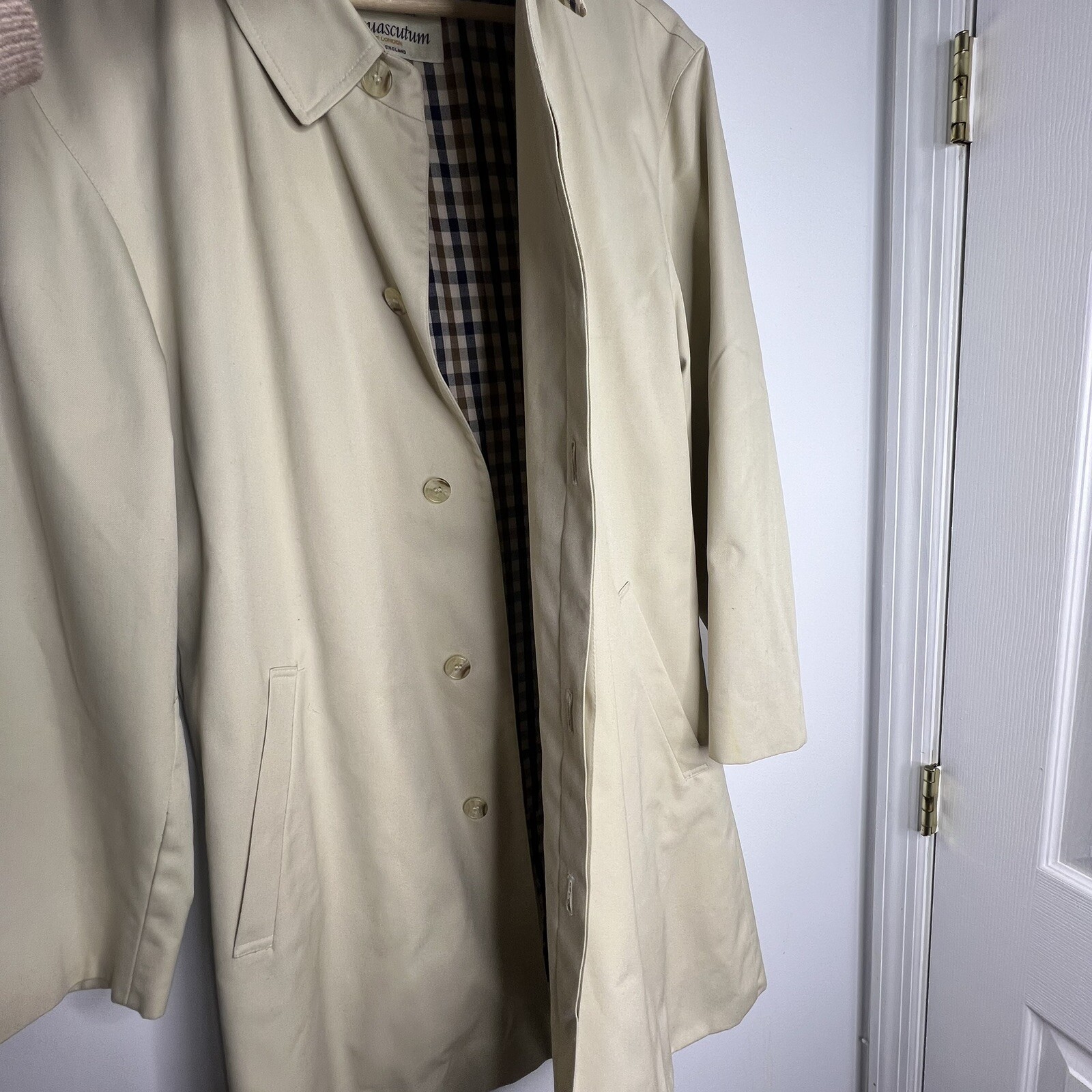 Aquascutum Men's Beige Trench Coat. Made in England S… Gem