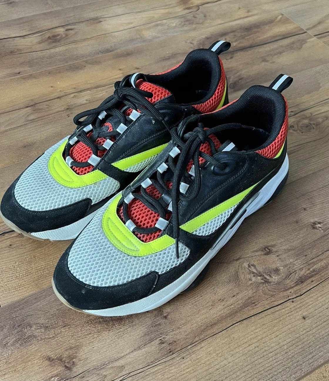 Dior B22 rouge noir vert jaune EU 47