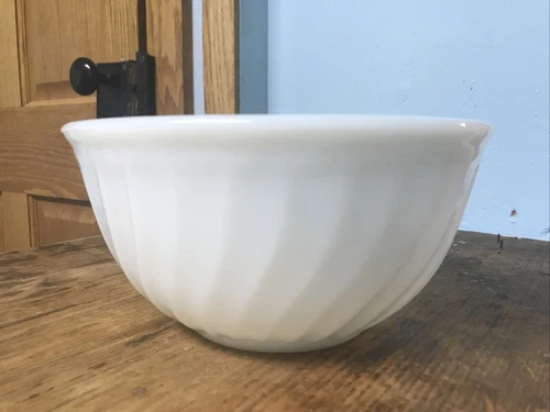 Vintage Anchor Hocking Fire King White Swirl Mixing bowl 8” Milk Glass