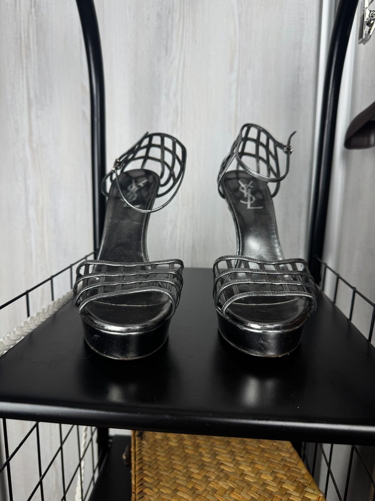 Tacchi Yves Saint Laurent Rive Gauche in pelle metallizzata argento