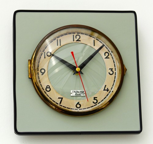 NEU 22cm Retro Grün Wanduhr - Mid Century Stil Vintage French Style Formica