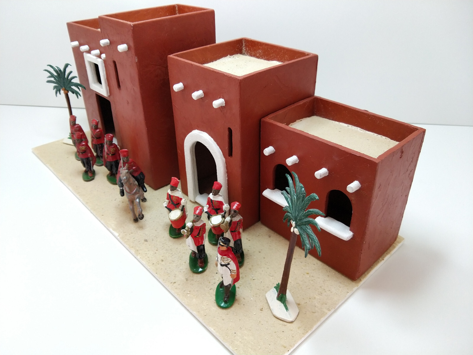 Maquette Quiralu – Jonque Chinoise Avec Figurine Et Présentoir – Fabrication Française