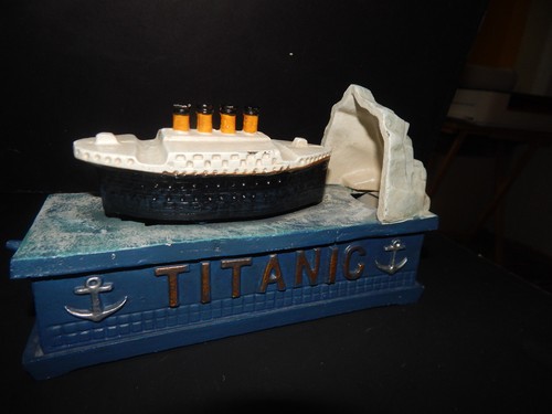 Banco mecánico de monedas de hierro fundido Titanic para barco iceberg activado por resorte - Imagen 8 de 8
