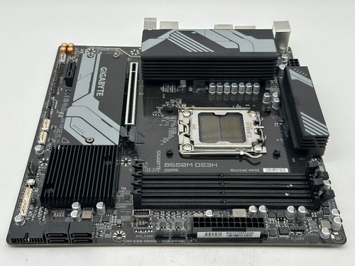 GIGABYTE B650M DS3H Sockel AM5 AMD Mainboard LESEN/FÜR TEILE - Bild 3 von 9