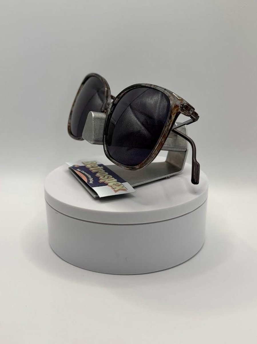 True Vintage Sunglasses | NOS | Women display picture 1