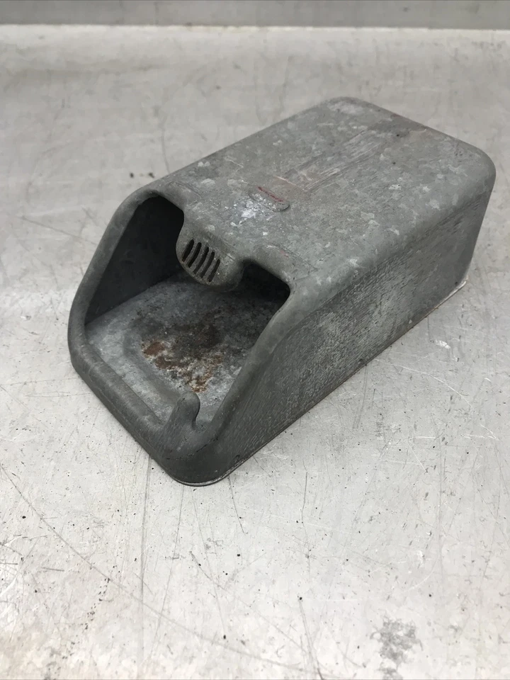 73 - 87 Chevy GMC Pickup Truck Blazer Suburban Ash Tray K10 C10 K20 C20 - Imagem 2 de 4