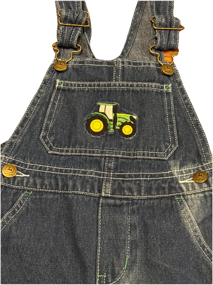 Mono con tirantes de mezclilla John Deere para niños pequeños logotipo talla 4T pantalones cortos Country Tractor niños Foto 2 de 4