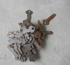 Lot of 30 Small Vintage Metal Keys 1 3/4" Long