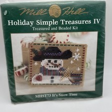 Vtg Mill Hill 2001 Holiday Treasure IV Beaded Cross Stitch Box IT  S SNOW TIME