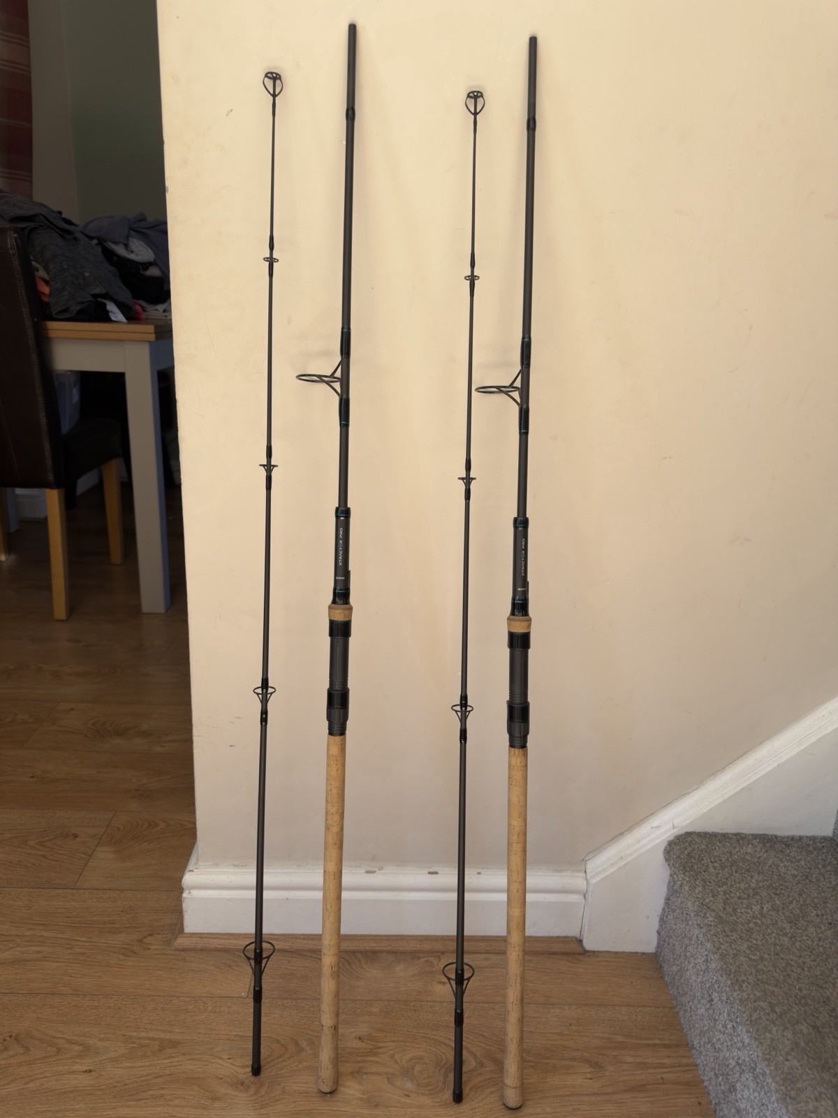 2x Sonik Xtractor Pro Cork Carp Rods 9ft 3.25lb plus hold-all 