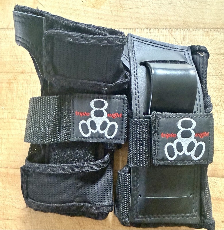 Triple Eight Wristsaver Wrist Guards Size Small