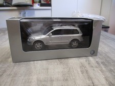 Minichamps 1/43 2010 Volkswagen VW Touareg Face Lift Silver Metallic Dealer Box