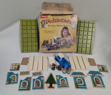 1976 Playskool Richard Scarry's Puzzletown Dr Lion's Medical Center ~ "COMPLETE"