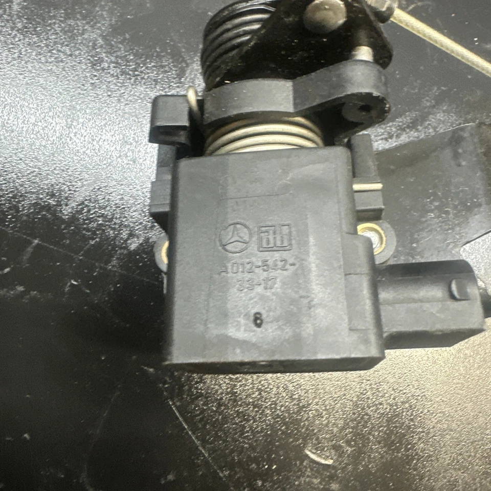 mercedes benz C280 throttle pedal - Image 4 of 4