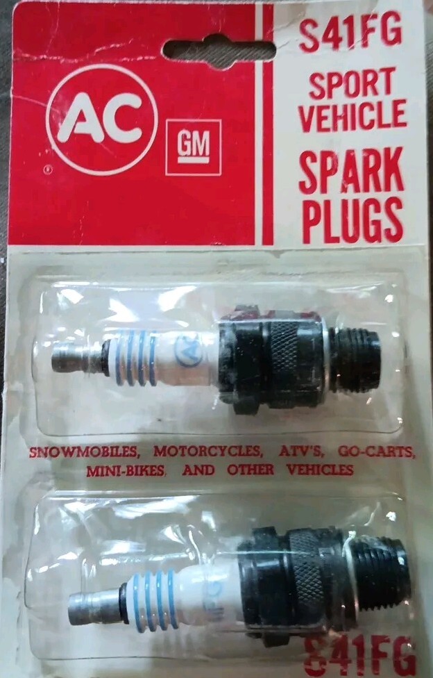 New Old Stock PACK OF 2 VINTAGE AC GM S41FG SPORT VEHICLE SPARK PLUGS 