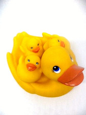 Jouets pour le bain : 1 canard avec ses 3 petits NEUF