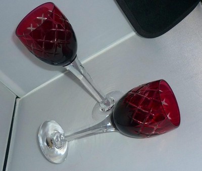 2 ATEMBERAUBENDE SCHWERE VINTAGE RETRO RUBINSCHLIFF AUF KLARGLAS ROT WEISSWEINGLÄSER
