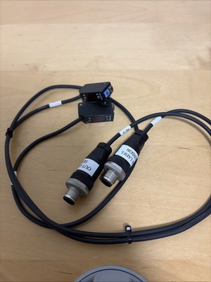 KEYENCE PZ-V11P Photoelectric Sensor PZV11P (lot Of 2)