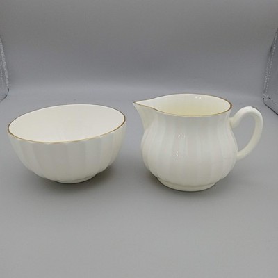 Royal Worcester Strathmore geriffelte Milchkanne und Zuckerdose