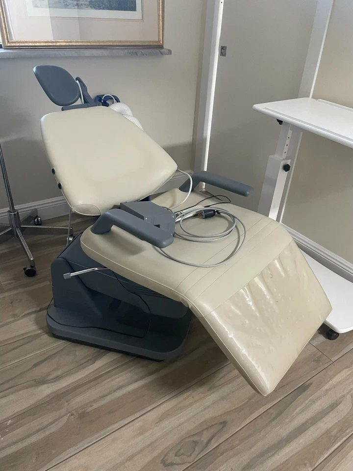 Silla de tratamiento eléctrica Foto 2 de 2