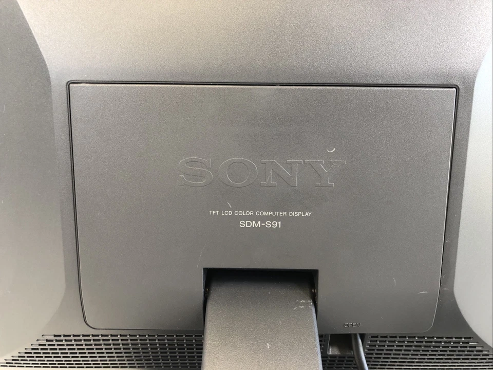 Sony 19" Adjustable TFT LCD Color Computer Display Monitor SDM-S91 - No Adaptor - Image 3 of 3