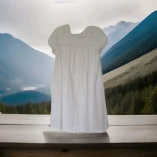 Character Vintage Looking Ladies White Button Up Robe Short Sleeve Pearl Buttons