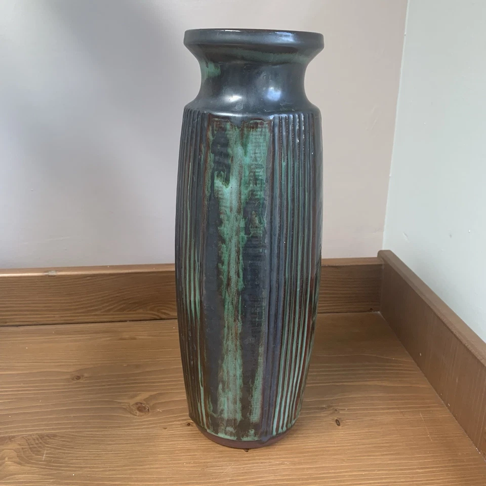 Vintage Llangollen Studio Pottery Vase Made In Wales Tall Green Black Glaze 70s - Image 4 of 4