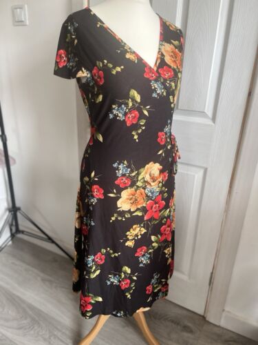 Vestido envolvente Voodoo Vixen negro rojo estampado floral cuello en V talla grande - Imagen 18 de 24