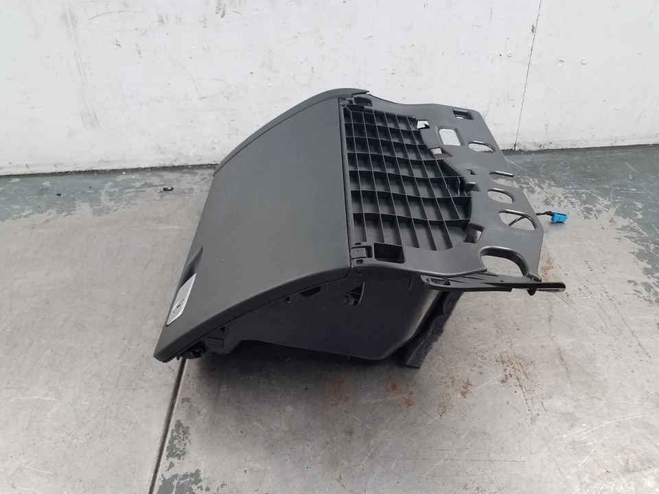2013 Audi S4 Quattro B8 Glove Box #5394 J7 - Image 3 of 4