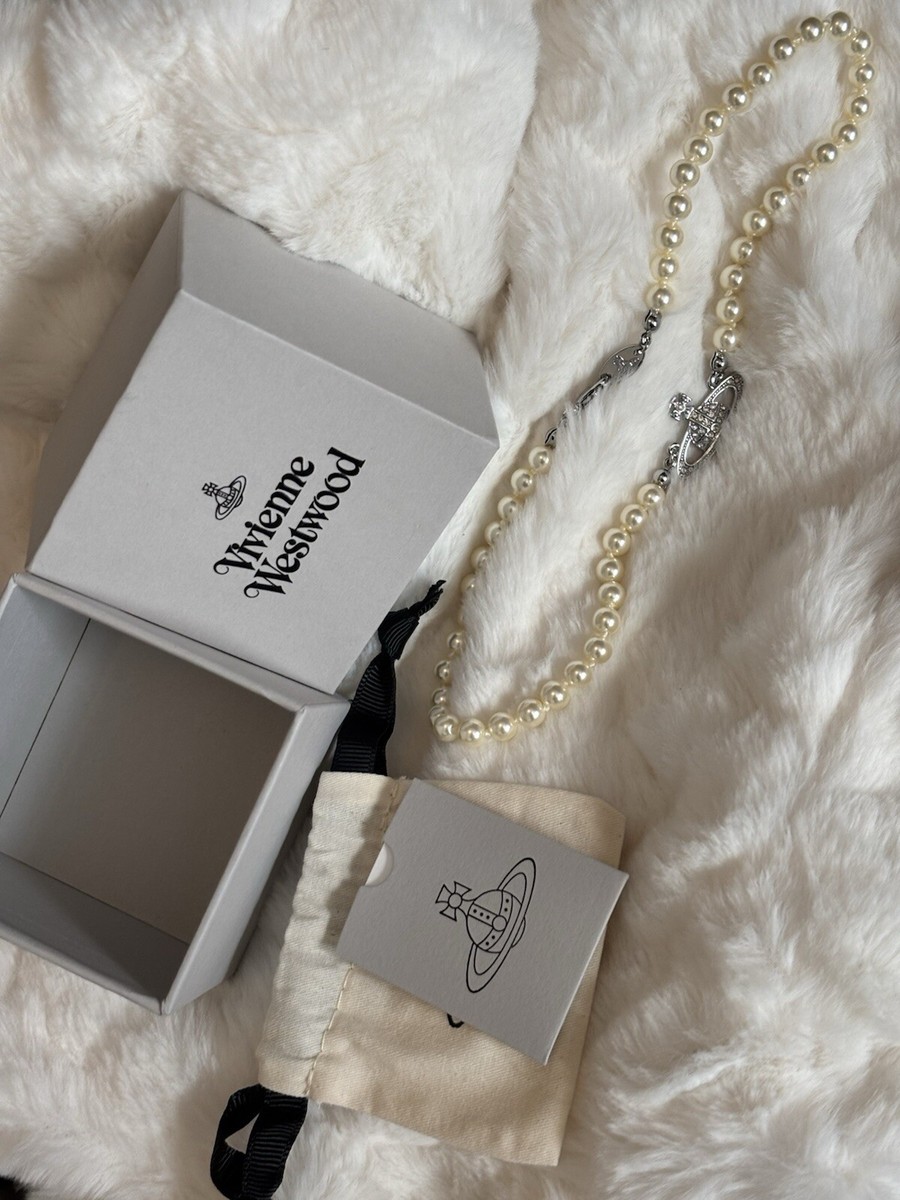 Vivienne Westwood silver tone mini bas relief Orb Necklace New Box