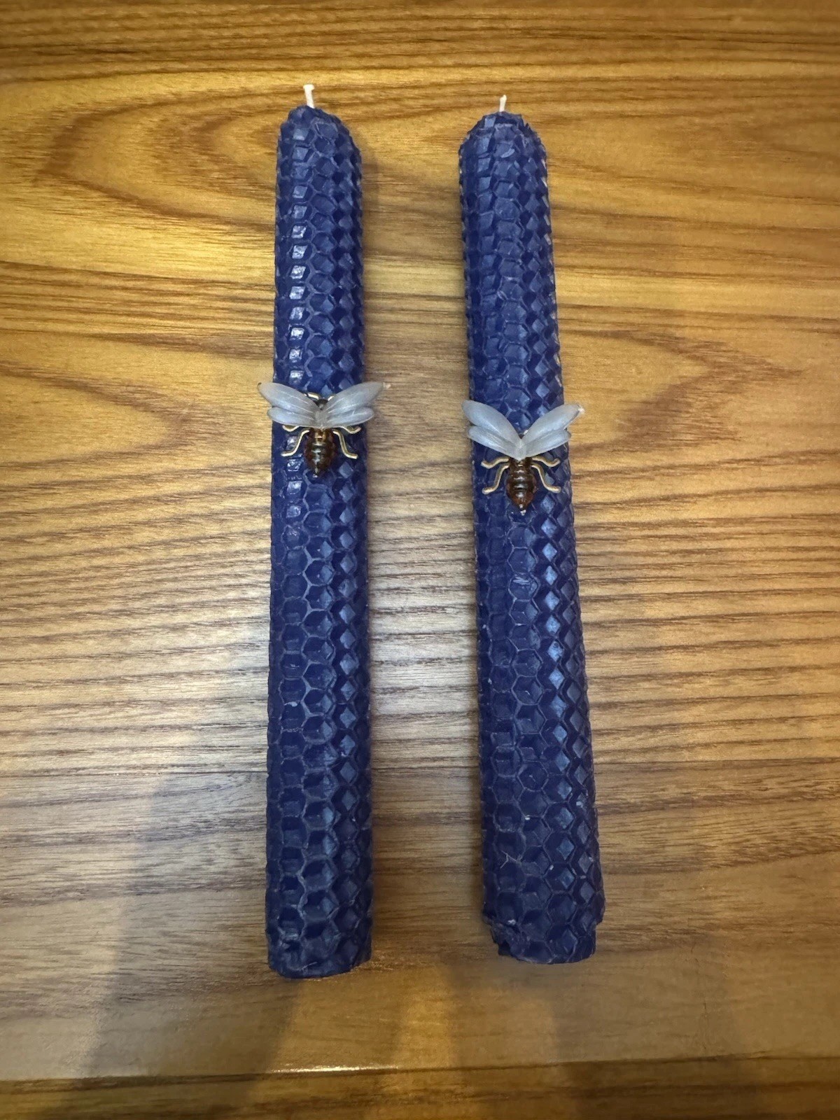 With Small Bee Decoration 8&rdquo;