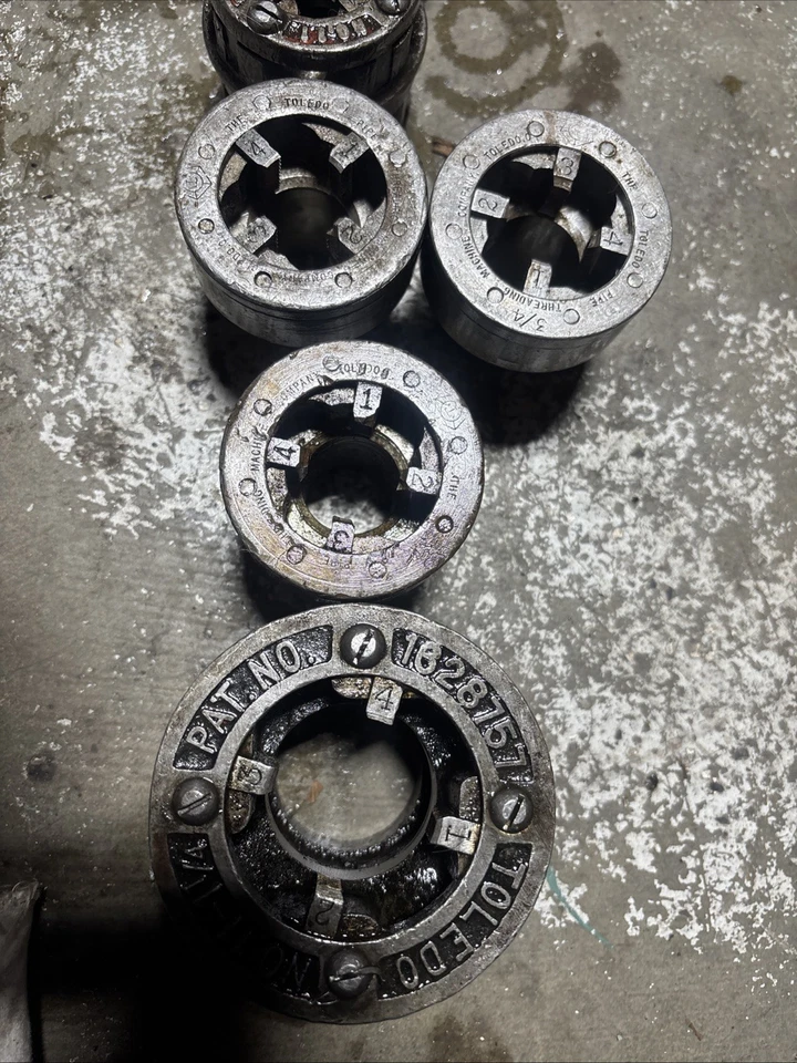 Rigid 00-R Handle And Toledo Threader Dies (14 Dies 1/8 To 1-1/4) Pipe Tap 2inch - Image 3 of 4