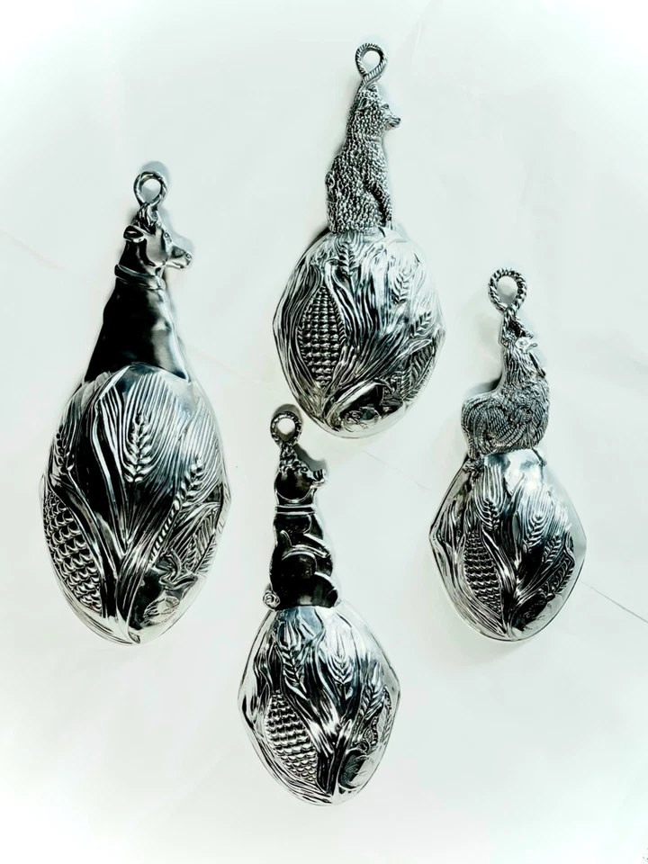 Juego de 4 tazas medidoras Ganz de peltre para animales de granja - vaca, oveja, cerdo y gallo Foto 3 de 4