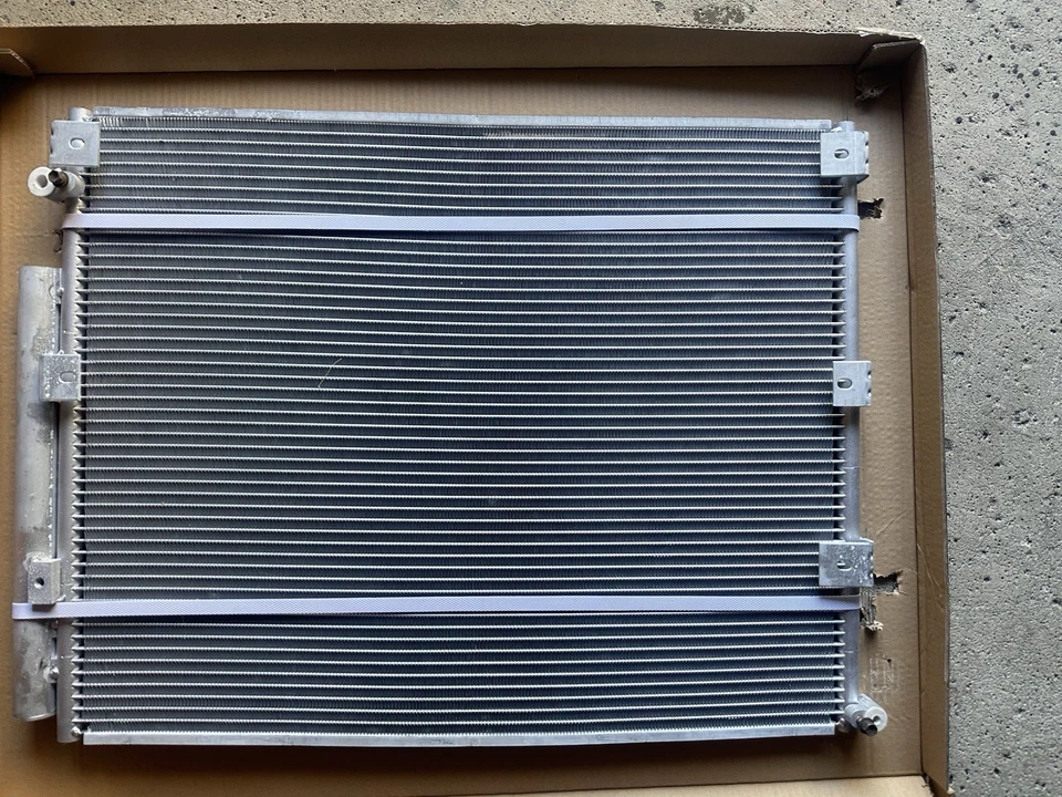 1998-2007 Land Cruiser Lexus LX470 J100 4.7L A/C Condenser New W/ Bolts Foto 3 de 4