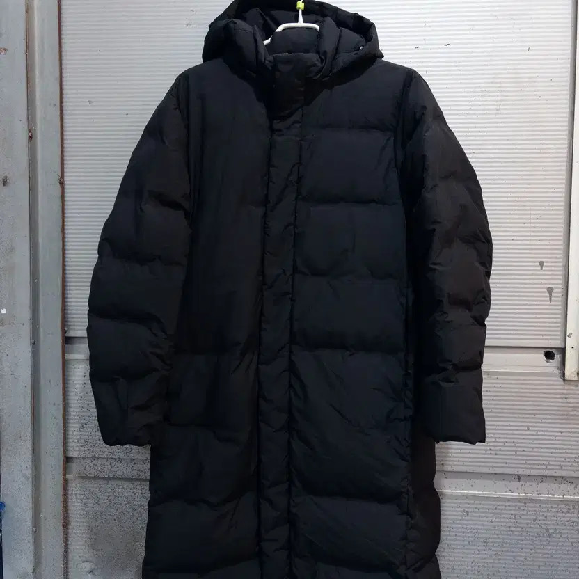 UNIQLO Men's Down Long Puffer Jacket - Size L, Black, Gently Used thumbnail 4