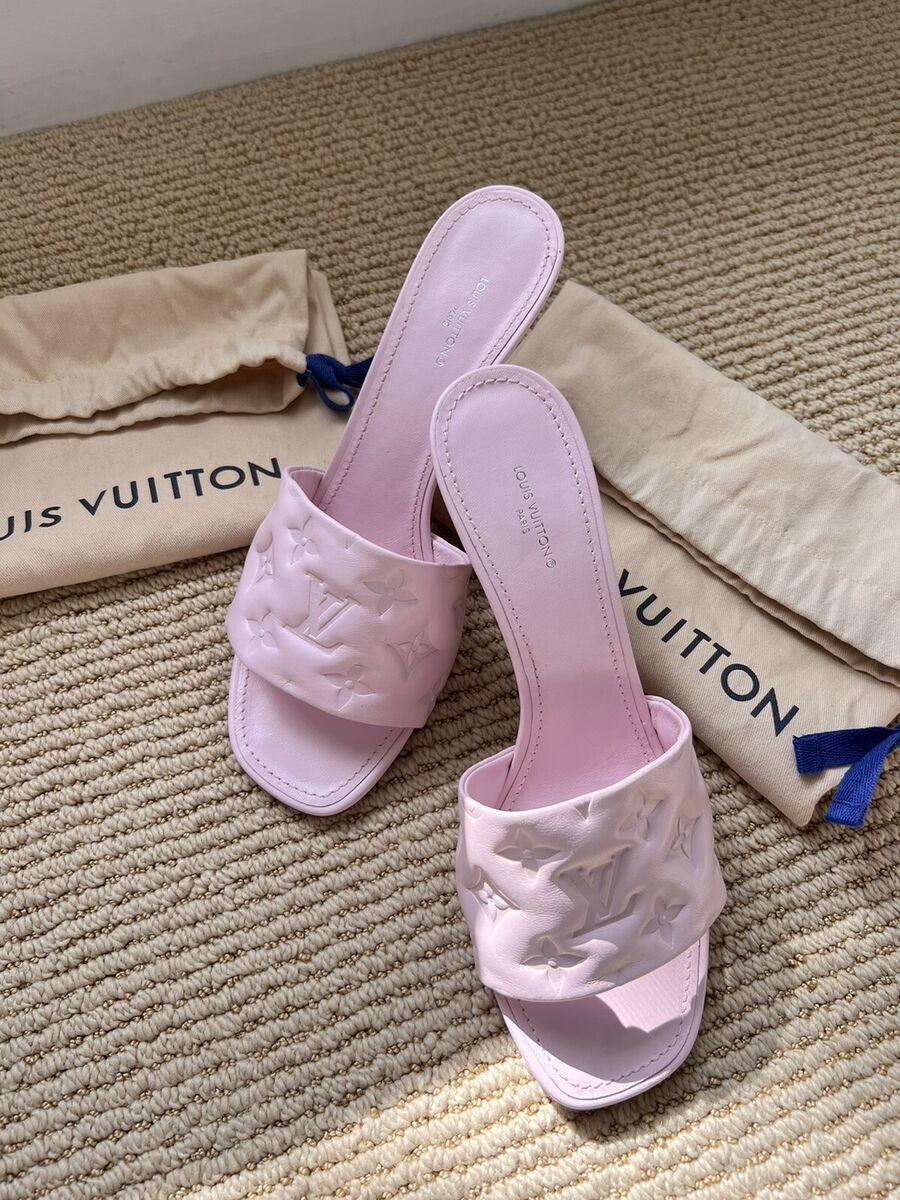 The footprint of the new Mule Revival sandals by Louis Vuitton arrives at  Galleria Cavour - Galleria Cavour