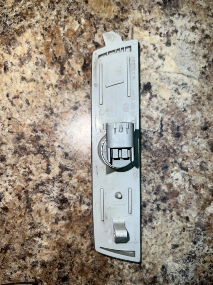 08 - 12  CHEVROLET   MALIBU  ORIGINAL  LEFT /RIGHT REAR  MARKER LIGHTS - Image 4 of 4