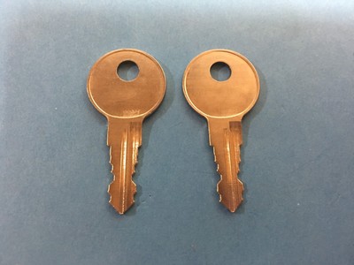 2 Snugtop Truck Cap Cover Keys Code Cut J351 To J400 Bauer Replacement Lock Key Ebay