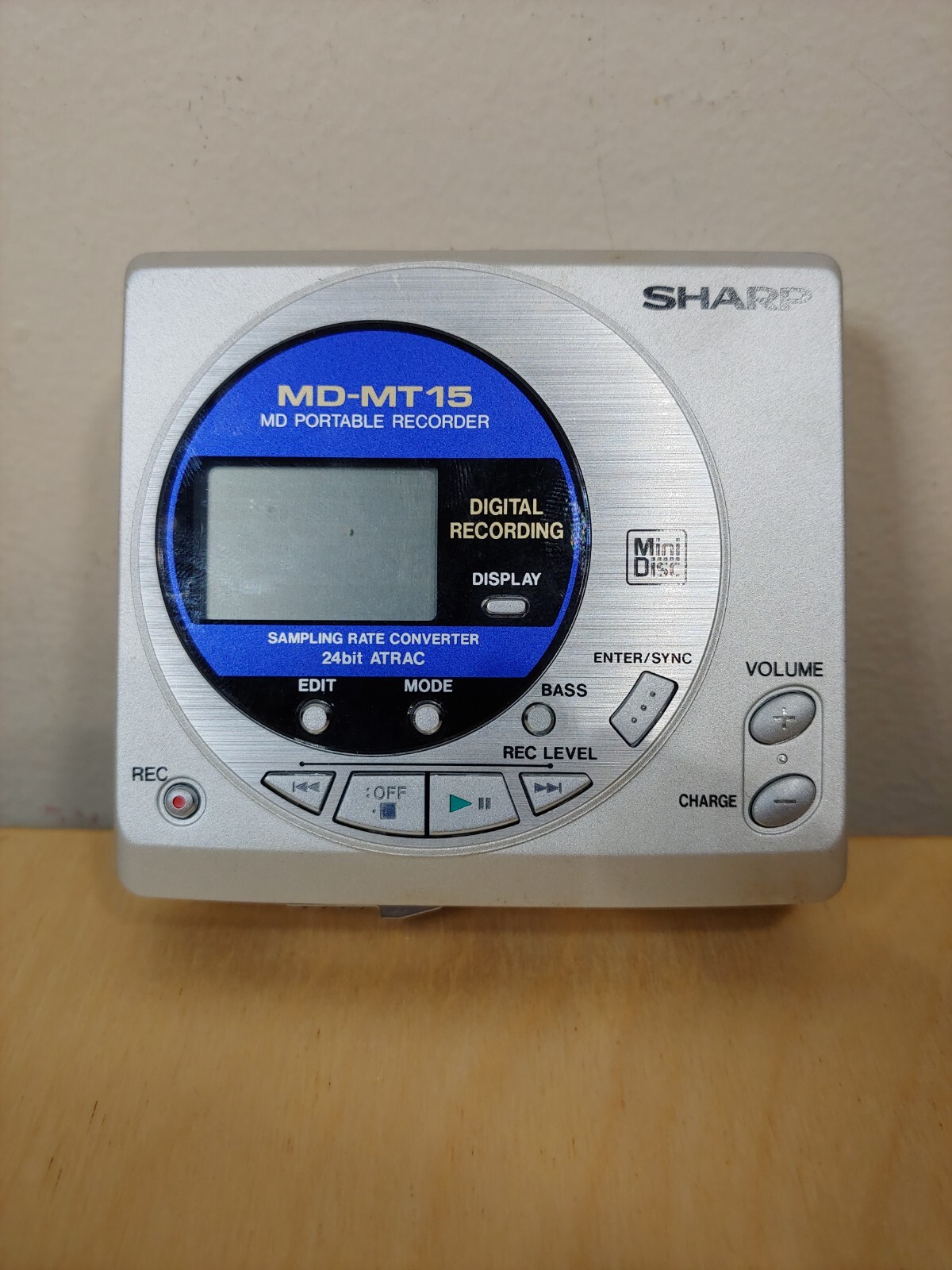 SHARP MDMT15 Portable Mini Disc Recorder Player 24bit ATRAC w/ 1 Blank