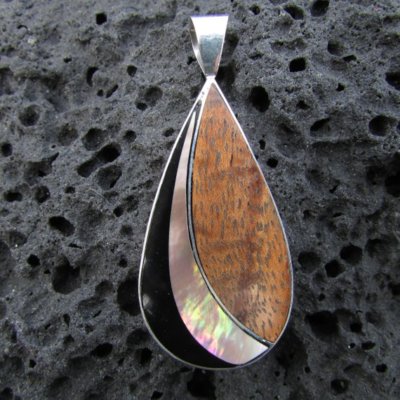 Hawaii Träne Handarbeit Halskette. Black Lip Ouster Shell. Hawaii Koa Holz. 