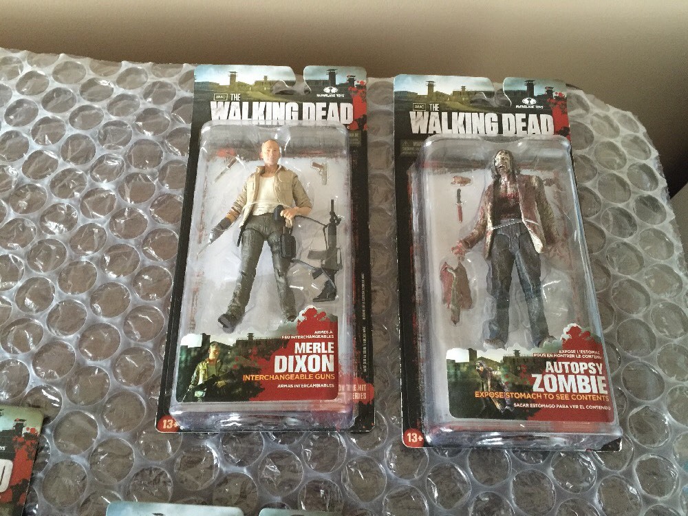 THE WALKING DEAD フィギュアセット Amazon.com: McFarlane Toys The Walking Dead TV Deluxe Box